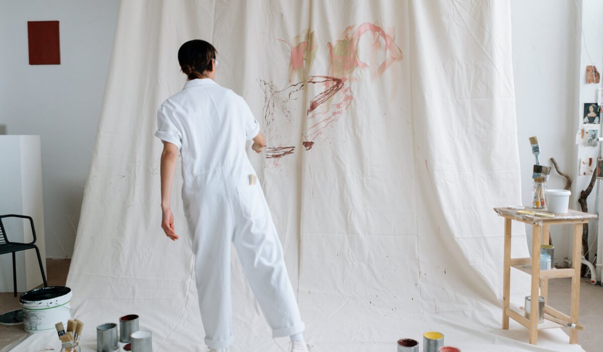 Painter with an artist visa now enjoying his art in Japan